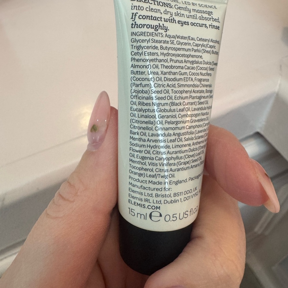 ELEMIS Skincare Set with Red Temperley London cosmetic case - Picture 7 of 15